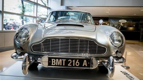 Legendarisk James Bond-bil er solgt for 43 millioner 