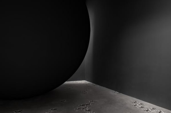 Hendes mørke sci-fi-kunst skal repræsentere Danmark på prestigefuld udstilling